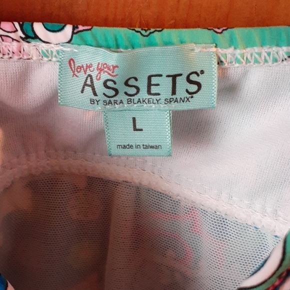 Women's Large Slimming Swimsuit NWOT - Picture 3 of 9